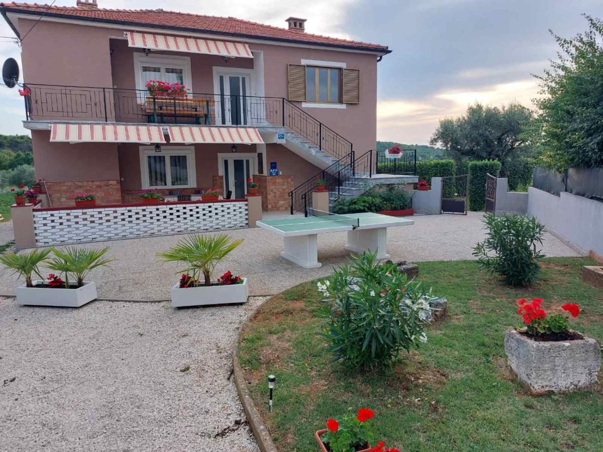 Apartments Baksa Канфанар Экстерьер фото