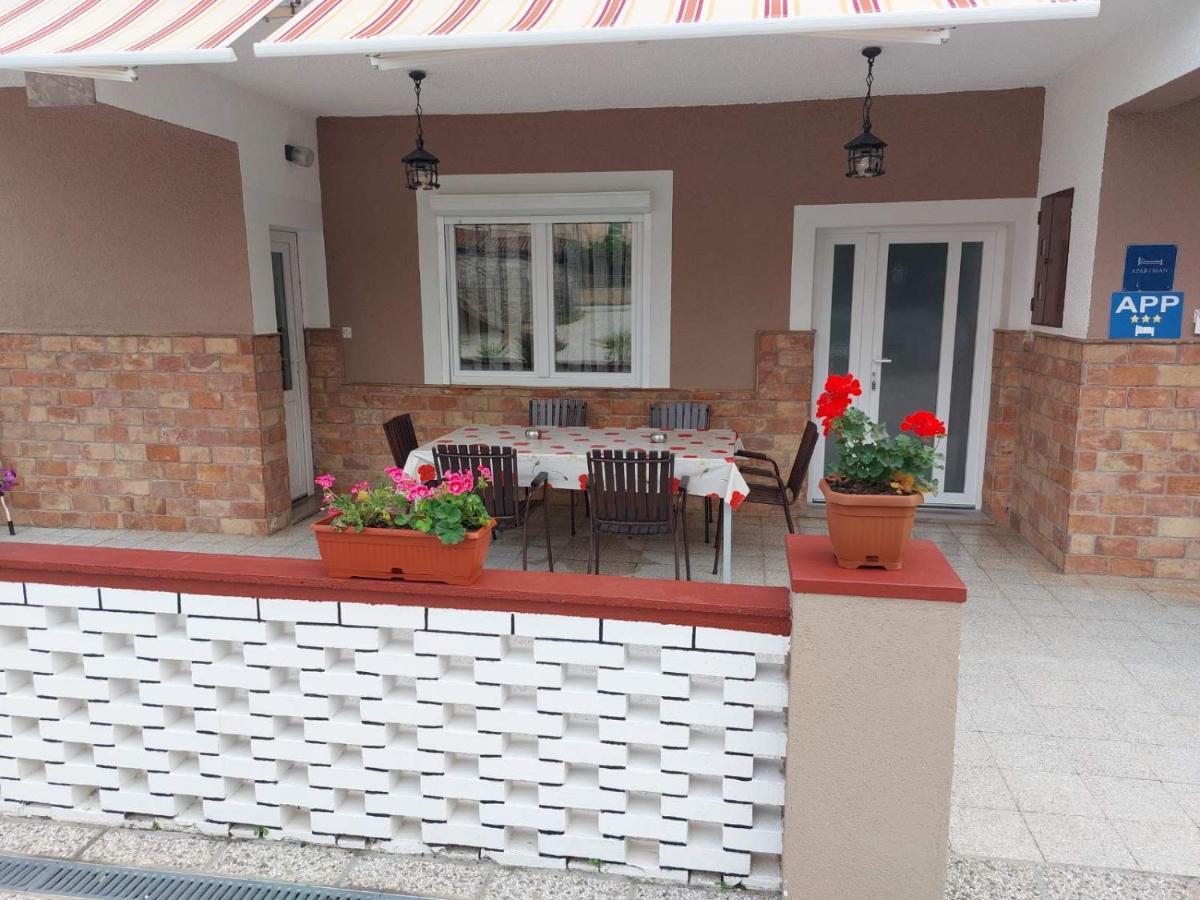 Apartments Baksa Канфанар Экстерьер фото