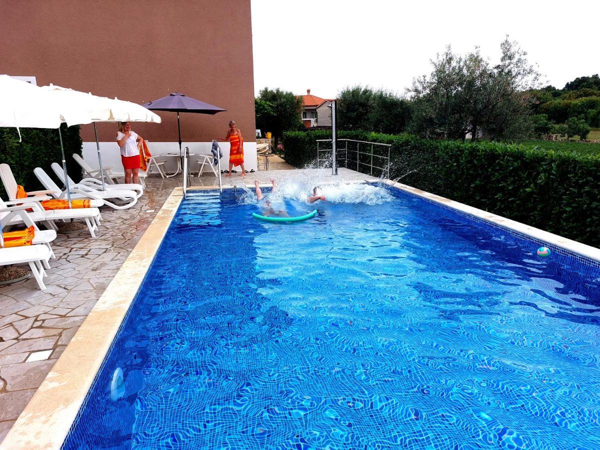 Apartments Baksa Канфанар Экстерьер фото