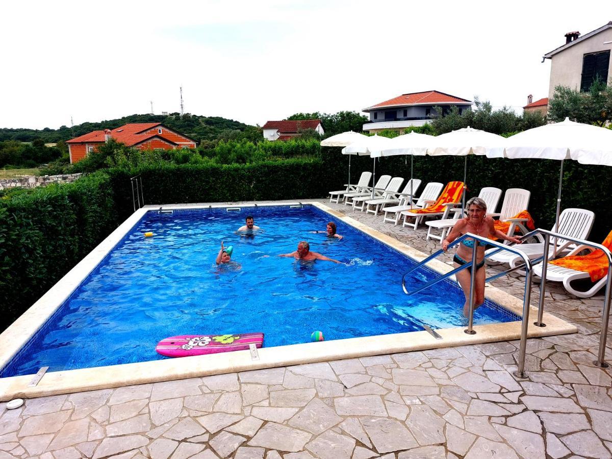 Apartments Baksa Канфанар Экстерьер фото
