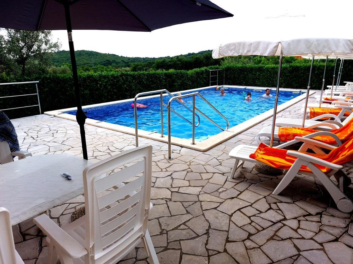 Apartments Baksa Канфанар Экстерьер фото